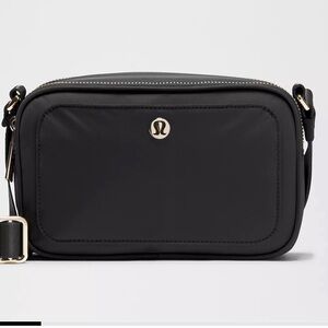 lululemon athletica crossbody bag